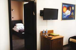 Отель Hotel Eden Краков Двухместный номер с 1 кроватью или 2 отдельными кроватями-8